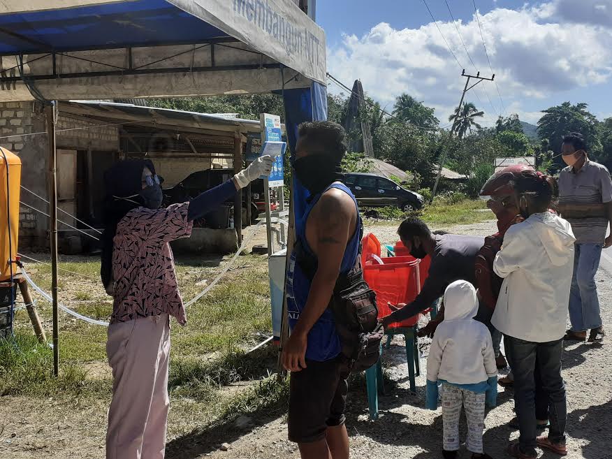 Tim Gugus Tugas Sumba Barat Menggelar Operasi Masker di Posko Timur-Barat, Antisipasi Pekerja Migran