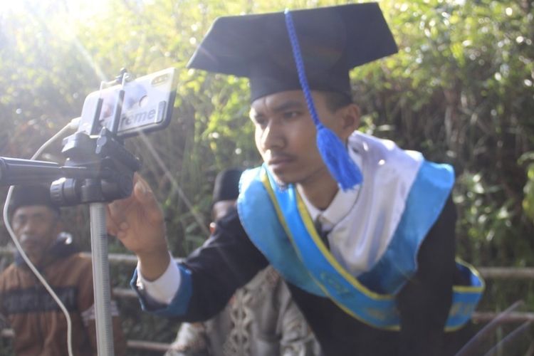 wisuda-daring.jpg