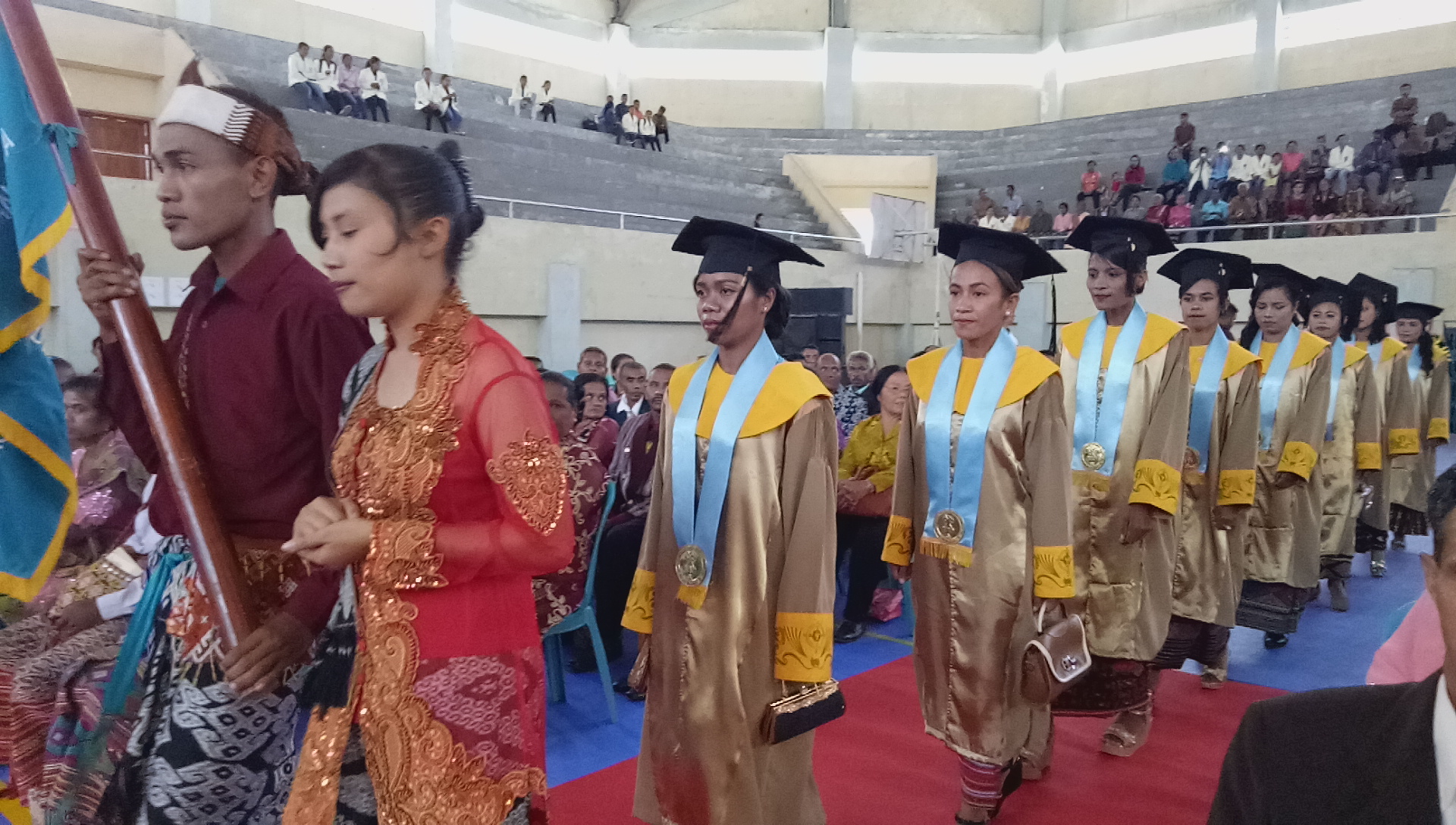 Wisudawan Terbaik STKIP SoE Zulaikhah Ajak Rekannya Jadi Berkat untuk Daerah dan Bangsa