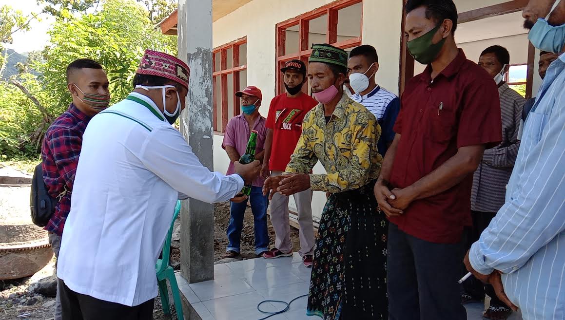 yohanes-rumat-saat-reses-di-bangka-kantar.jpg