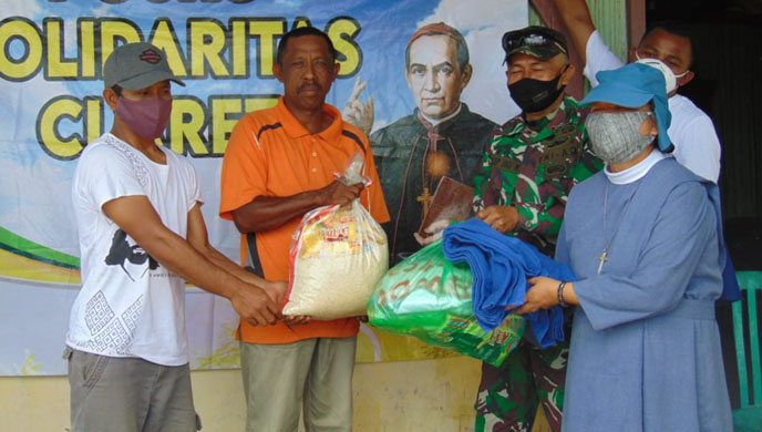 Yonif RK 744/SYB dan Forum PPA Belu Bagi Bantuan Buat Korban Bencana