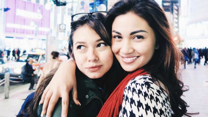 Yuki Kato dan Ariel Tatum Bersahabat, Tapi Punya Gaya Fashion Berbeda yang Asyik, Intip Yuk!