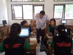 110-komputer-di-smkn-i-aesesa-siap-digunakan-peserta-ujian-cpns-2018_20181105_181529.jpg