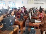 424-guru-ikut-ujian-pendidikan-profesi-guru-di-smkn-1-aeramo-nagekeo.jpg