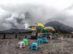9-desa-di-sekitar-gunung-bromo-dilanda-hujan-abu-vulkanik-bpbd-sudah-bagi-13500-masker.jpg