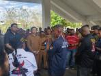 Aksi-damai-di-halaman-Kantor-DPRD-Kota-Kupang-Senin-892025-pukul-1300-WITA.jpg