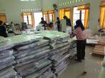 Aktifitas-KPU-saat-menangani-logistik-pemilu-di-gudang-logistik-KPU-Kabupaten-Kupang.jpg