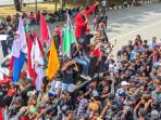 Aliansi-Cipayung-Untuk-Kemanusiaan-menyuarakan-tuntutan-di-depan-Kantor-Gubernur-NTT.jpg