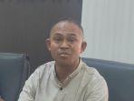 Anggota-DPRD-NTT-Bonifasius-Burhanus-saat-diwawancarai.jpg