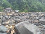 BANJIR-BANDANG-DI-NAGEKEO-1.jpg