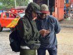 Basarnas-dan-warga-lokal-saat-bersiap-melakukan-pencarian-terhadap-dua-pendaki.jpg