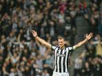 Bek-Newcastle-United-Dan-Burn.jpg