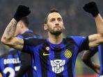 Bintang-Nerazzurri-Hakan-Calhanolgui-memainkan-peran-penting.jpg