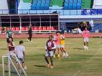 Bojan-Hodak-tengah-memimpin-latihan-tim-Persib-Bandung.jpg