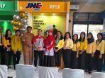 Branch-Manager-JNE-Kupang-Emy-Khilafat-juga-Kepala-Sekolah.jpg