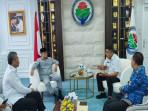 Bupati-Belu-Willybrodus-Lay-melakukan-audiensi-dengan-Menteri-Desa.jpg