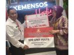 Bupati-Malaka-Dr-Simon-Nahak-SH-MH-secara-simbolis-terima-bantuan-100-rumah-dari-mensos.jpg