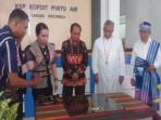 Bupati-Sumba-Barat-Daya-Ratu-Ngadu-Wulla-ST-saat-meresmikan-gedung-kantor-KSP-Kopdit-Pintu-Air.jpg