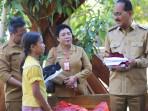Bupati-Sumba-Tengah-DrsPaulus-SK-Limu-launching-program.jpg