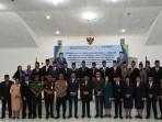 Bupati-Sumba-Timur-foto-dengan-pejabat-yang-baru-dilantik.jpg