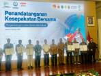 Bupati-TTU-bersama-beberapa-kepala-daerah-di-Provinsi-NTT-dan-Gubernur-NTT.jpg