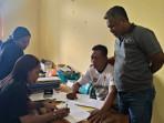 Charles-Sikone-saat-menerima-peserta-lomba-gerak-jalan-di-ruang-kerjanya-belu.jpg