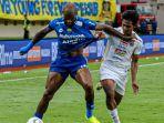 Cuplikan-aksi-David-da-Silva-kala-membela-Persib.jpg