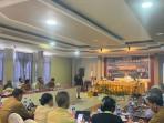 DIALOG-Dialog-publik-di-Ngada-membahas-konservasi-sumber-daya-alam-berkelanjutan-yang-berlangsung.jpg