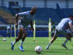 David-da-Silva-tengah-latihan-di-Stadion-Gelora-Bandung.jpg