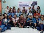 Dekan-FEB-Unwira-Dr-Maria-Emerensiana-Perseveranda-pose-bersama-narasumber.jpg