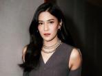 Jejak Mertua Dian Sastro Diungkit,Saat Sang Artis Pamer Pakai Pin One Piece di Toronto Film Festival
