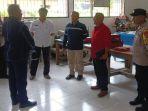 Direktur-PT-Roy-Bulan-sekaligus-pemilik-Luna-Foundation-Roy-melakukan-kunjungan-ke-SMKN-2-Kupang.jpg