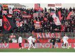 Fans-Milan-ketika-memberikan-dukungan-kepada-pemainnya-di-lapangan.jpg