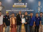 Fidelis-Nong-Nogor-didampingi-keluarga-dan-rekan-fotousai-pendaftaran-di-Nasdem-NTT.jpg