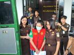 Fineke-Monteiro-alias-FM-bendahara-penerimaan-RSUD-Ende-ditahan.jpg