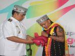Forlan-Rivaldo-Petinju-asal-Manggarai-Timur-saat-disambut-Pemda-Manggarai-Timur.jpg