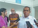 Gubernur-NTT-Melki-Laka-Lena-saat-diwawancarai-wartawan.jpg