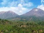 Gunung-Lewotobi-Laki-Laki-dan-Gunung-Lewotobi-Perempuan-di-Wulanggitang-Flores-Timur.jpg