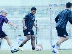 Hasil-Liga-1-Hadiri-Laga-Persebaya-vs-Borneo-FC-Pelatih-Arema-FC-Minta-Jangan-Dibesar-besarkan.jpg