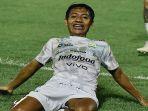 Hasil-Semen-Padang-vs-Persib-Bandung-Beckham-Bangga-Maung-tak-Pernah-Menyerah.jpg