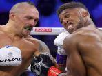 kupang/Hasil-Tinju-Dunia-Emosi-Dikalahkan-Oleksandr-Usyk-Anthony-Joshua-Buang-Dua-Sabuk-ke-Luar-Ring.jpg