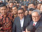 Hasto-Kritiyanto-Tebar-Senyum.jpg