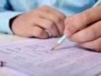 Ilustrasi-peserta-didik-mengerjakan-contoh-soal-UAS.jpg