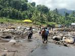 JALAN-DARURAT-Bekas-jembatan-Teodhae-1-yang-menghubungkan-Kampung-Puuboa.jpg