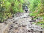 JALAN-PUTUS-Kondisi-ruas-jalan-yang-putus-akibat-tertimbun-banjir-lahar-di-Desa-Nawokote.jpg