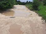 Jalan-berlubang-menuju-Mananga-Aba.jpg