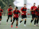 Johnny-Jansen-mulai-memimpin-latihan-perdana-buat-skuad-Bali-United.jpg