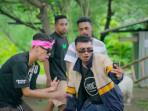 Juan-Reza-dkk-membawakan-lagu-Nona-Andalan.jpg