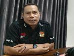 Juru-Bicara-KPU-Kabupaten-Malaka-Stefanus-Manhitu-di-ruang-kerjanya.jpg
