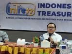 KONFERENSI-PERS-Kepala-Kanwil-DJPb-NTT-Adi-Setiawan-kanan-saat-menyampaika.jpg